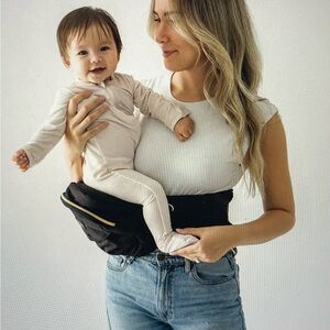 The TushBaby Hip Carrier